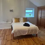 Pier View House * Балликоннили