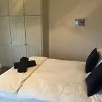 Проживание в семье Pier View House *
