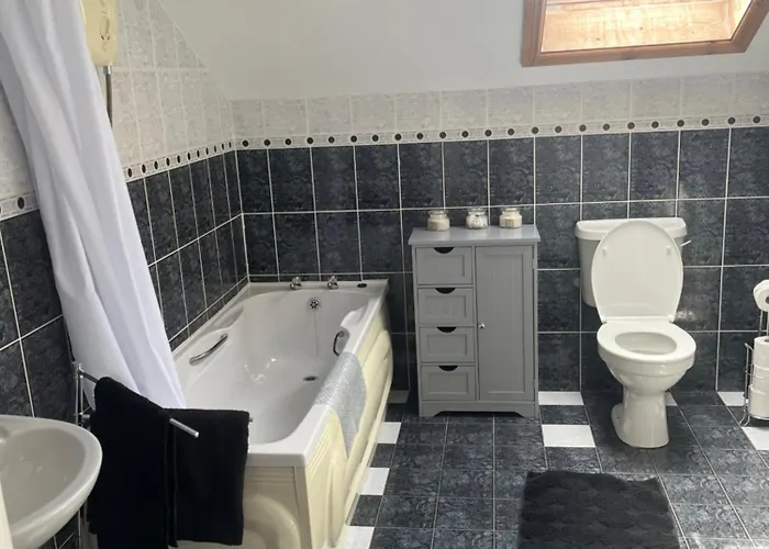 Pier View House Балликоннили