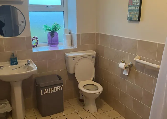 Проживание в семье Pier View House